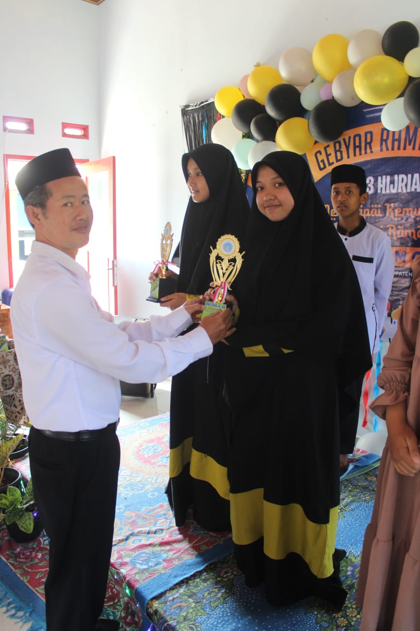gebyar ramadhan - penyerahan.jpg